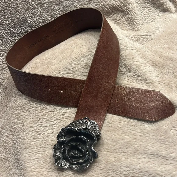 πHPπ BCBG MAX AZRIA Rose Runway Belt - Picture 7 of 10